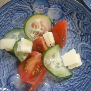 チーズ野菜サラダ